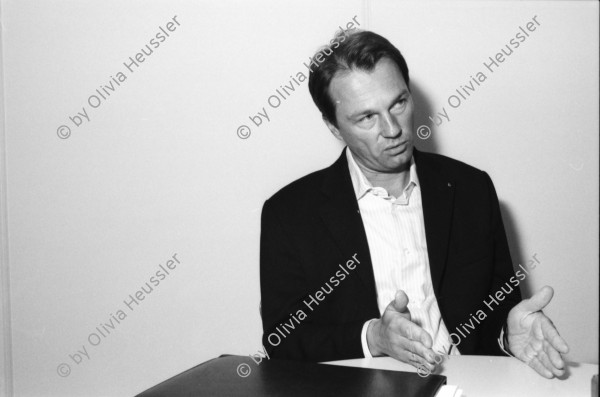 Image of sheet 20040090 photo 19: Portrait Dirk Schütz Chefredaktor Cash Ringier im Gespräch mit Bettina Büsser für den Klartext Personen Journalismus Printmedien