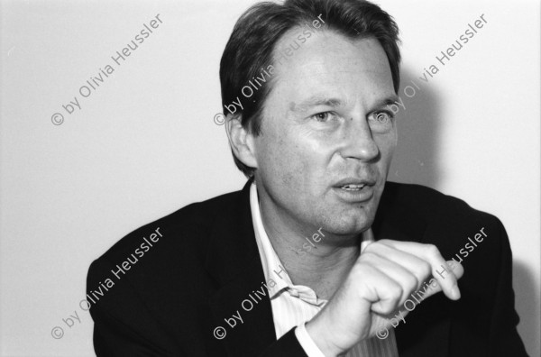 Image of sheet 20040090 photo 25: Portrait Dirk Schütz Chefredaktor Cash Ringier im Gespräch mit Bettina Büsser für den Klartext Personen Journalismus Printmedien