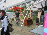 Image of sheet 20050730 photo 18: Shanty Town Zürich Aktion für Wohnraum an der Sihl. Installation Besetzung Occupation Squat housing live youth protest leck of creative camp occupied action creativity Schweiz swiss
Alternative scene

student Switzerland 

© 2005,, OLIVIA HEUSSLER / www.clic.li