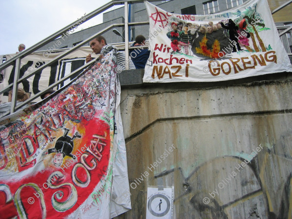 Image of sheet 20050730 photo 25: Banner Shanty Besetzung Occupation Squat housing live youth protest leck of creative camp occupied action creativity Schweiz swiss