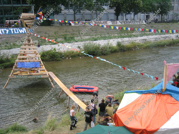 Image of sheet 20050730 photo 41: Occupation Squat housing live youth protest leck of creative camp occupied action creativity Schweiz swiss
Alternative scene Art action