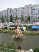 Image of sheet 20050730 photo 42: Shanty Town Zürich Aktion für Wohnraum an der Sihl. Börse  Fluss Wasser Installation Besetzung Occupation Squat housing live youth protest leck of creative camp occupied action creativity Schweiz swiss
Alternative scene Art action
√
student Switzerland

© 2005, OLIVIA HEUSSLER / www.clic.li