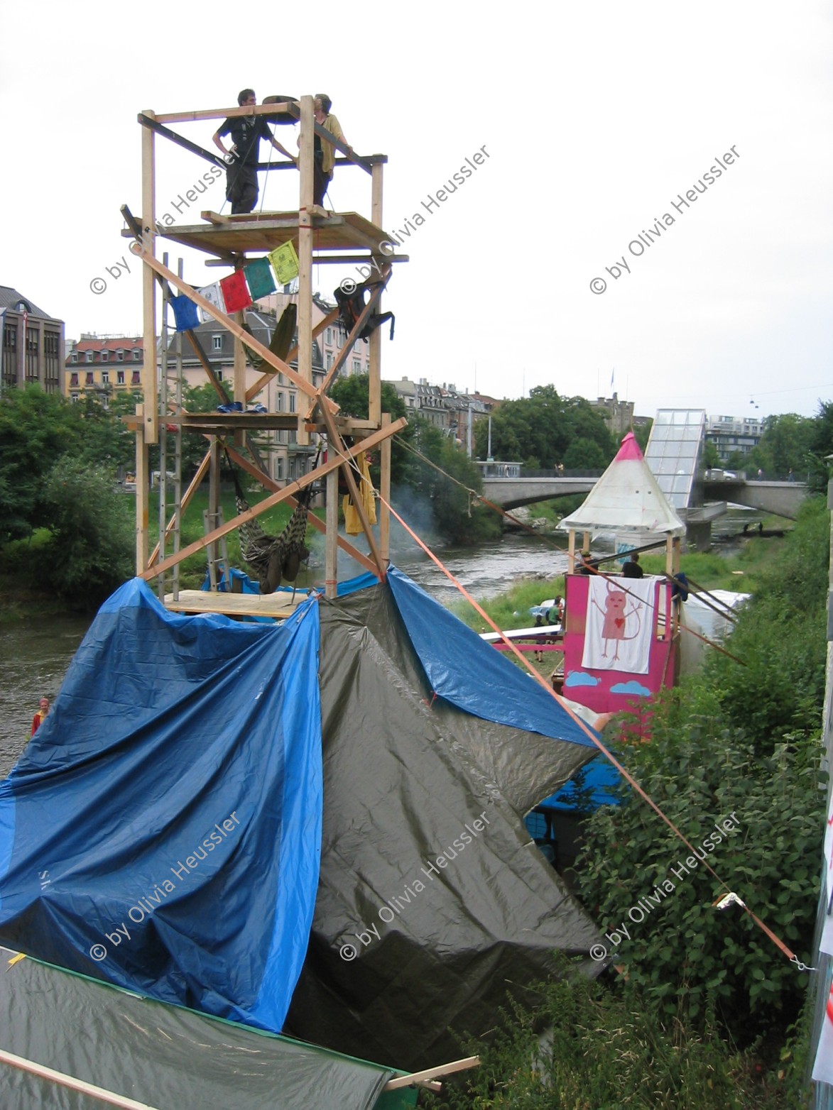 Image of sheet 20050730 photo 45: Besetzung Occupation Squat housing live youth protest leck of creative camp occupied action creativity Schweiz swiss
Alternative scene Art action