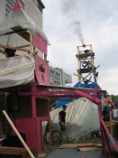 Image of sheet 20050730 photo 51: Shanty Town Zürich Aktion für Wohnraum an der Sihl. Installation Besetzung Occupation Squat housing live youth protest leck of creative camp occupied action creativity Schweiz swiss
Alternative scene Art action
√
student Switzerland 

© 2005, OLIVIA HEUSSLER / www.clic.li