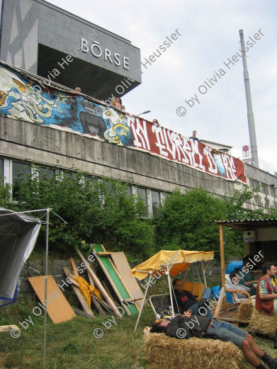 Image of sheet 20050730 photo 63: Besetzung Occupation Squat housing live youth protest leck of creative camp occupied action creativity Schweiz swiss
Alternative scene Art action