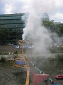 Image of sheet 20050730 photo 72: Shanty Town Zürich Aktion für Wohnraum an der Sihl. stock exchange Börse  Fluss Wasser Installation Besetzung Occupation Squat housing live youth protest leck of creative camp occupied action creativity Schweiz swiss
Alternative scene Art action Feuer fire smoke
√
student Switzerland 

© 2005,, OLIVIA HEUSSLER / www.clic.li