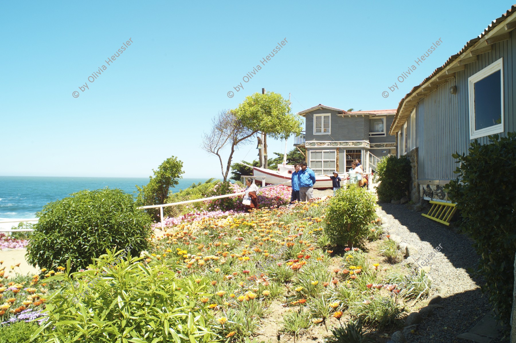 Image of sheet 20051130 photo 233: Valparaiso Chile South America Südamerika Amerika Latin Lateinamerika 30.11.2005 
Pablo Neruda Escritor Schrifststeller writer Sea coast playa House Homer Heim