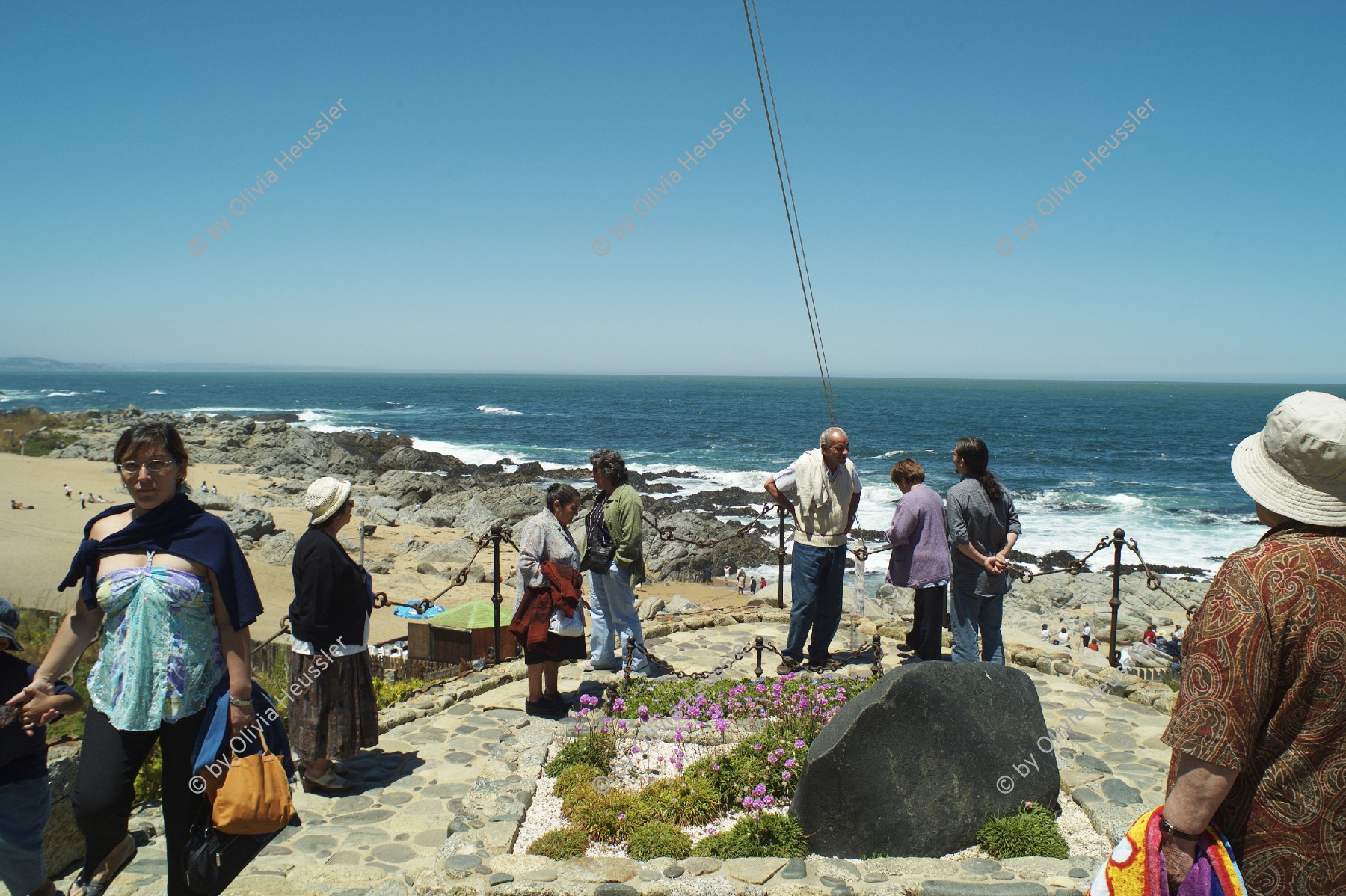 Image of sheet 20051130 photo 239: Valparaiso Chile South America Südamerika Amerika Latin Lateinamerika 30.11.2005 
Pablo Neruda Escritor Schrifststeller writer Sea coast playa House Homer Heim