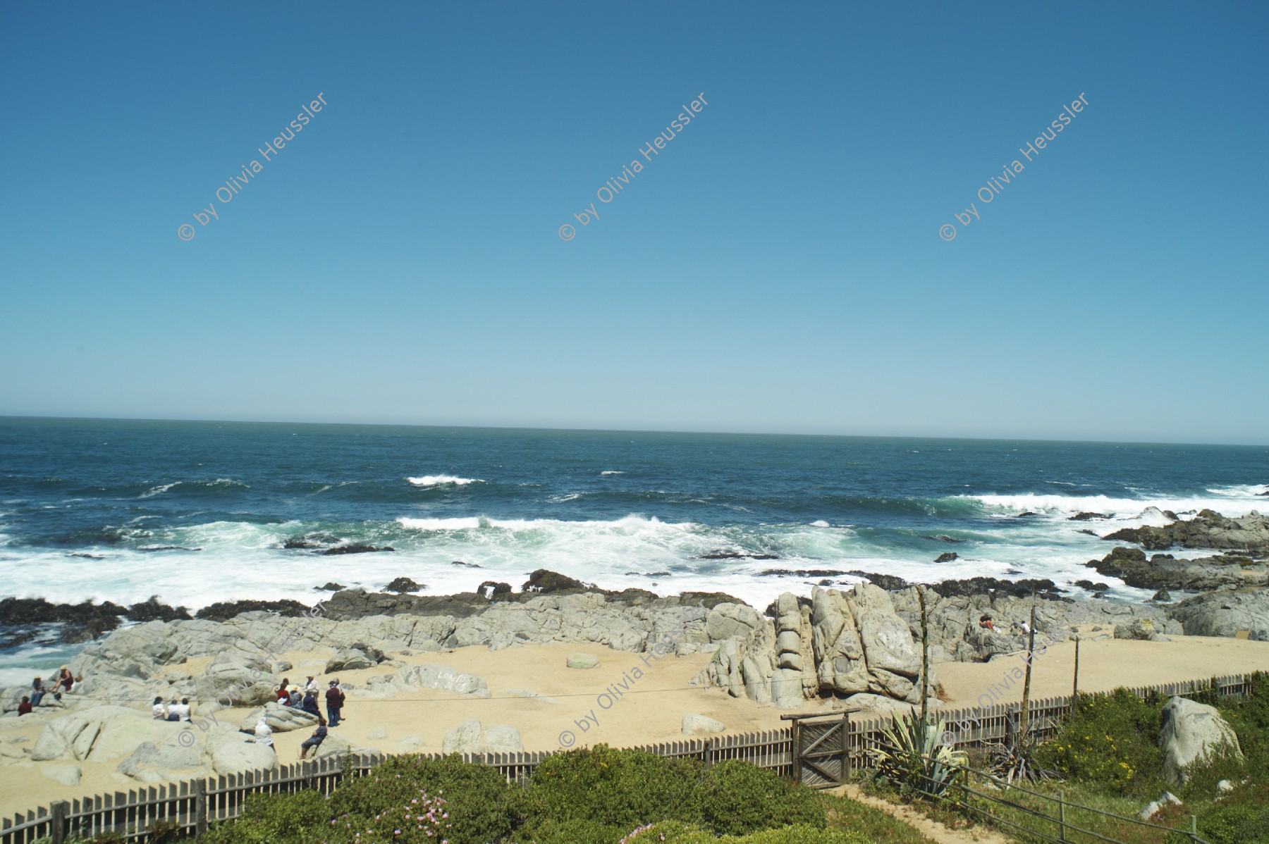 Image of sheet 20051130 photo 244: Valparaiso Chile South America Südamerika Amerika Latin Lateinamerika 30.11.2005 
Pablo Neruda Escritor Schrifststeller writer Sea coast playa House Homer Heim