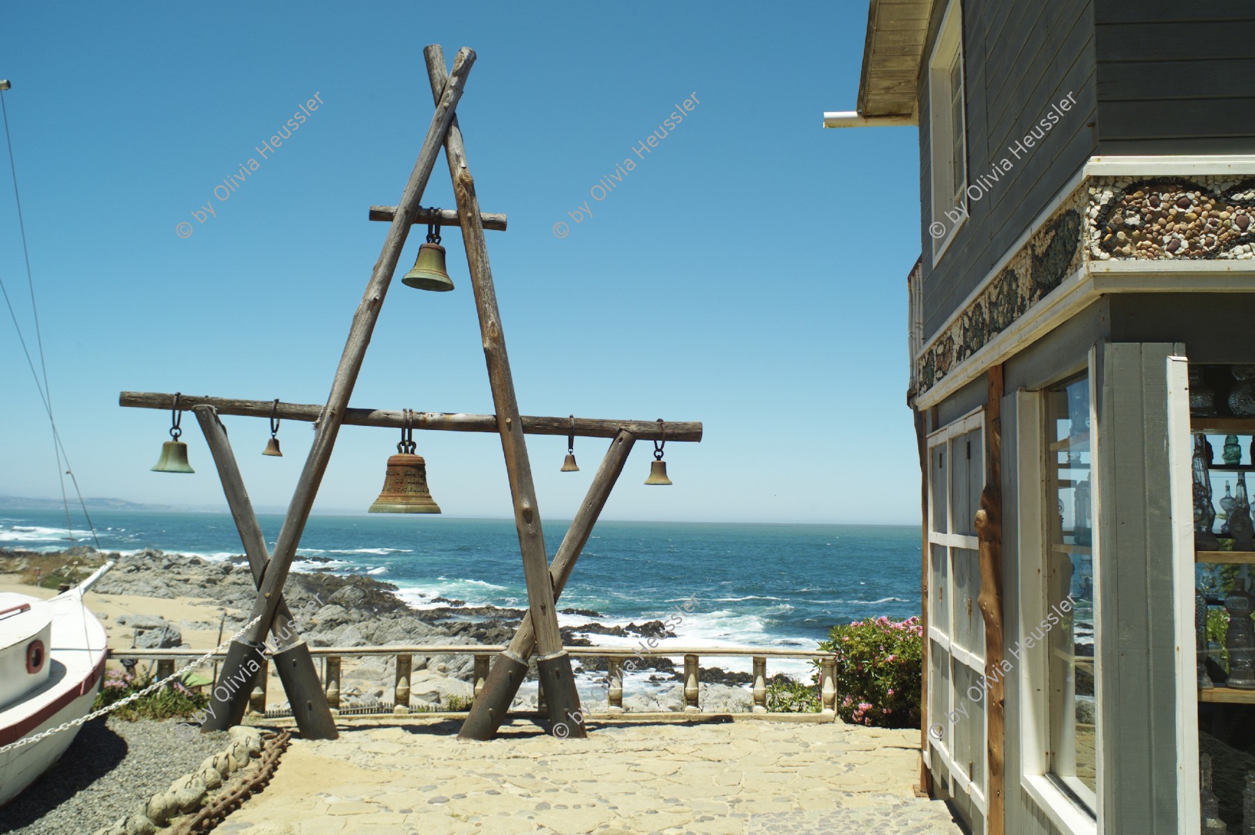 Image of sheet 20051130 photo 252: Valparaiso Chile South America Südamerika Amerika Latin Lateinamerika 30.11.2005 
Pablo Neruda Escritor Schrifststeller writer Sea coast playa House Homer Heim