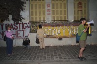 Image of sheet 20051202 photo 405: Santiago de Chile Folter human rights Menschenrechte Folteropfer Pinochet
Londres 38
...Parallel dazu wurden unter Pinochet in Santiago de chile Geheimgefängnisse eröffnet, unter anderen die Villa Grimaldi und das Londres 38 und informell die Dirección Nacional de Inteligencia (DINA) gegründet, der wichtigste Geheimdienst im Zeitraum von 1974 bis 1977....

Londres No. 38 was a secret detention center located in downtown Santiago, where DINA members operated from 1973 until the end of 1974. This was one of the many sites that had been previously owned by leftist organizations. Prisoners at Londres No. 38 endured lengthy interrogation periods and continual humiliating treatment. Captors preferred to torture detainees by electrocuting them. Not only were the suspects incarcerated, but their relatives were also arrested. Family members underwent sexual abuse in the presence of their relatives. However, during the initial period, prisoners were still permitted to interact with one another and share information.