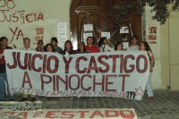 Image of sheet 20051202 photo 412: Santiago de Chile Folter human rights Menschenrechte Folteropfer Pinochet
Londres 38
...Parallel dazu wurden unter Pinochet in Santiago de chile Geheimgefängnisse eröffnet, unter anderen die Villa Grimaldi und das Londres 38 und informell die Dirección Nacional de Inteligencia (DINA) gegründet, der wichtigste Geheimdienst im Zeitraum von 1974 bis 1977....

Londres No. 38 was a secret detention center located in downtown Santiago, where DINA members operated from 1973 until the end of 1974. This was one of the many sites that had been previously owned by leftist organizations. Prisoners at Londres No. 38 endured lengthy interrogation periods and continual humiliating treatment. Captors preferred to torture detainees by electrocuting them. Not only were the suspects incarcerated, but their relatives were also arrested. Family members underwent sexual abuse in the presence of their relatives. However, during the initial period, prisoners were still permitted to interact with one another and share information.