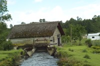 Image of sheet 20051205 photo 40: Kraftwerk Strom Wasser Energie 
Wasserkraftwerk
Liceo Agrícola El Llolly, Weiler El Llolly in Paillaco, rund 100 km landeinwärts vom Pazifik und der Stadt Valdivia in der Region Los Rios, Südchile, gelegen.
