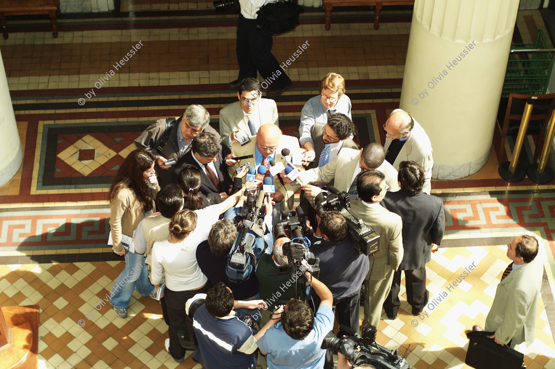 Image of sheet 20051207 photo 15: The Palacio de los Tribunales de Justicia de Santiago (English: Courts of Justice Palace of Santiago) is the building housing the Supreme Court of Chile

Courtroom at the main court in Santiago de Chile where one of the cases against former President and Dictator is being heard. Journalists Press Konferenz Conference


General Augusto Pinochet was indicted for human rights violations committed in his native Chile by Spanish magistrate Baltasar Garzón on 10 October 1998. He was arrested in London six days later and held for a year and a half before finally being released by the British government in March 2000