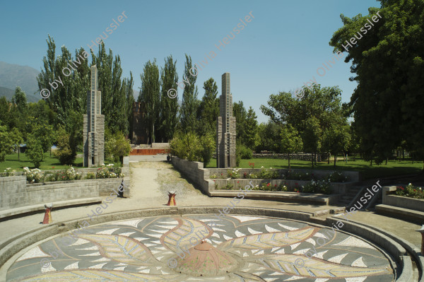 Image of sheet 20051209 photo 341: Die Villa Grimaldi war ein Gelände in Santiago de Chile, auf dem 1975 bis 1988 Oppositionelle der Pinochet-Diktatur gefoltert wurden. Mindestens 4.500 Menschen wurden dort gefoltert und 226 davon umgebracht. Heute befindet sich auf dem Gelände der sogenannte „Park für den Frieden“ (Parque por la Paz Villa Grimaldi), der als Gedenkstätte fungiert.

Villa Grimaldi is considered the most important of DINA’s (Dirección de Inteligencia Nacional, the Chilean secret police) many complexes that were used for the interrogation and torture of political prisoners during the governance of Augusto Pinochet.