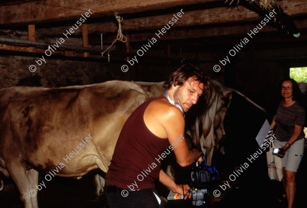 Image of sheet 20060725 photo 5: Tobias Dengler beim Dreh für Freiheitsfieber von Susanne Eigenheer, Alp Neaza, Graubünden 2006.