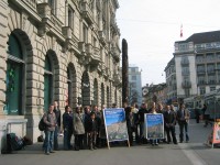 Image of sheet 20070223 photo 10: Aktion des Bruno Manser Fonds (BMF) vor der Credit-Suisse Bank gegen Abholzung der Regenwälder, Paradeplatz Zürich 2007.