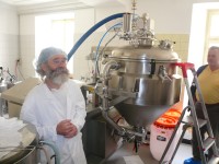 Image of sheet 20081015 photo 3: Produktion der Soglio-Kosmetik- Produkte in Soglio, Bergell Graubünden 2008.