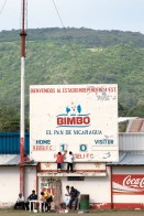 Image of sheet 20090511 photo 199: Der lokale Fussballclub «Real Estelí» spielt im Stadion der Unabhängigkeit. Estelí, 2007
Aus: «Der Traum von Solentiname» EPF, Zürich 
«El Sueño de Solentiname» IHNCA Managua p.221