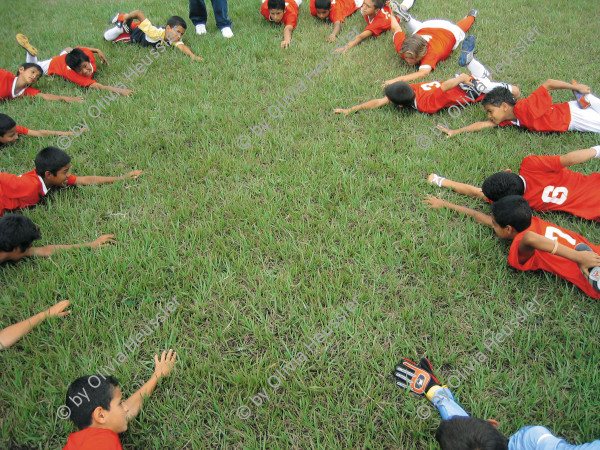 Image of sheet 20090511 photo 200: Nachwuchsspieler der «Gruppe Heussler» während eines
Trainings im Stadion der Unabhängigkeit. Estelí, 2007
Aus: «Der Traum von Solentiname» EPF, Zürich 
«El Sueño de Solentiname» IHNCA Managua p.222