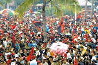 Image of sheet 20090511 photo 206: Rund 100.000 Menschen feiern mit dem wiedergewählten Daniel Ortega. Plaza de la Fe, Managua, 2007
Aus: «Der Traum von Solentiname» EPF, Zürich 
«El Sueño de Solentiname» IHNCA Managua p.229