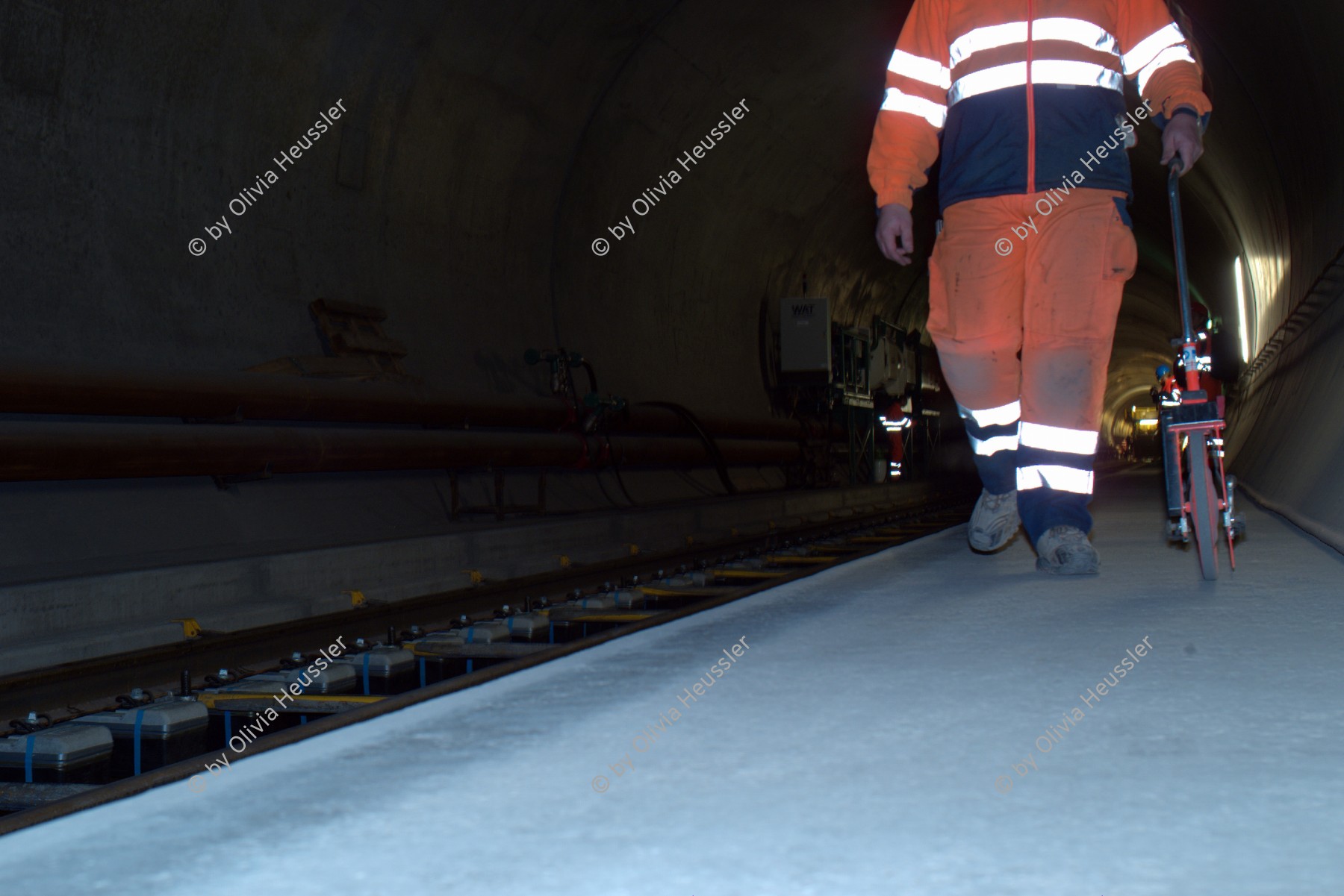 Image of sheet 20110208 photo 646: Gotthard Neat Tunnel Baustelle Einbau der Schienen durch die Firma Transtec.
Kanton Tessin Südportal bei Bodio 2011 √