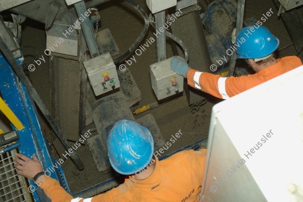 Image of sheet 20110208 photo 677: Gotthard Neat Tunnel Baustelle, Schienenbereich. Kanton Tessin Ticino Schweiz Svizzera Switzerland Gotthard Neat Neue Alpentransversale Bahntunnel. Betonierungsarbeiten im Gleisbereich 2011 √