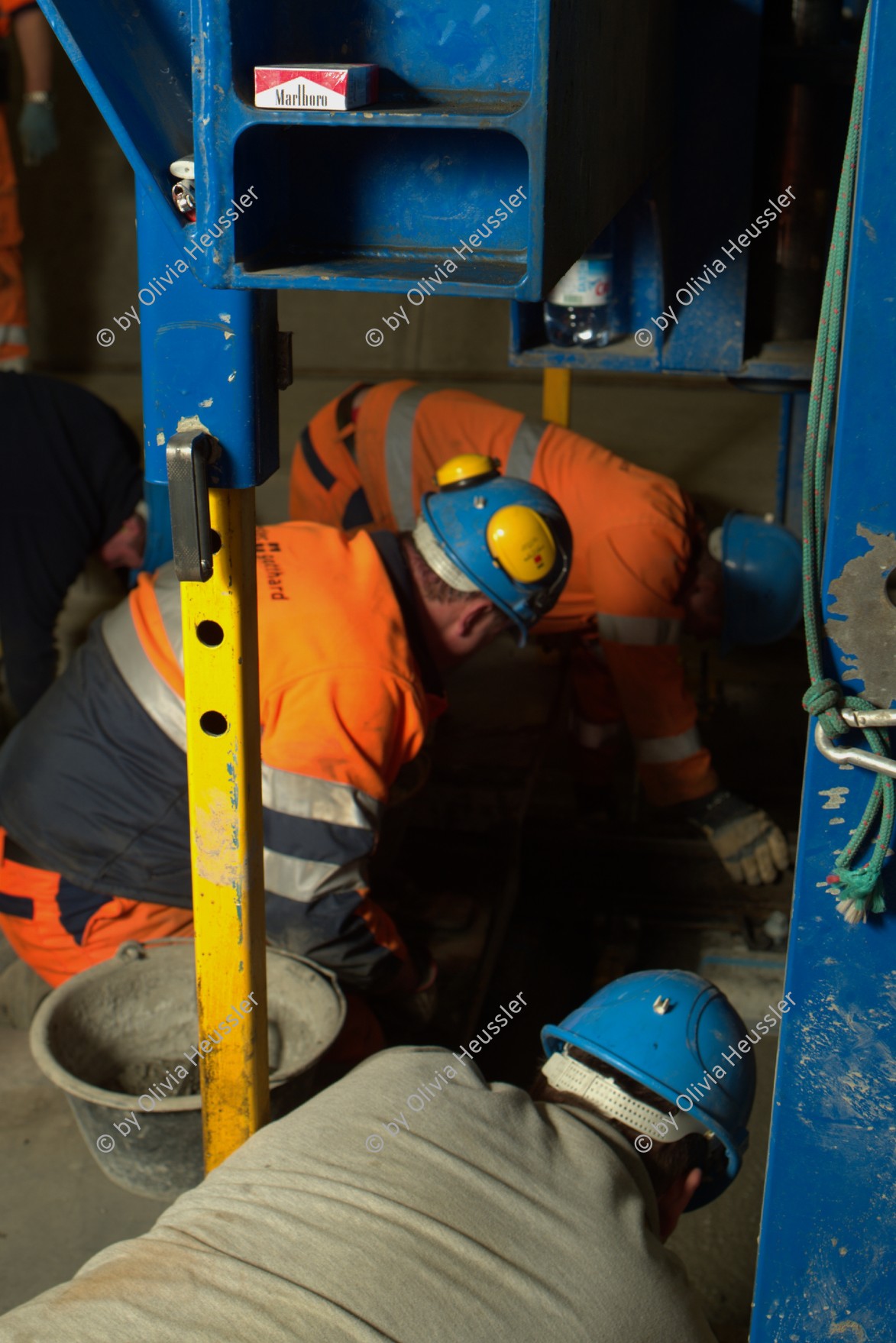 Image of sheet 20110208 photo 709: Gotthard Neat Tunnel Baustelle, Betonierung Schienenbereich. Kanton Tessin Ticino Schweiz Svizzera Switzerland 2011 √