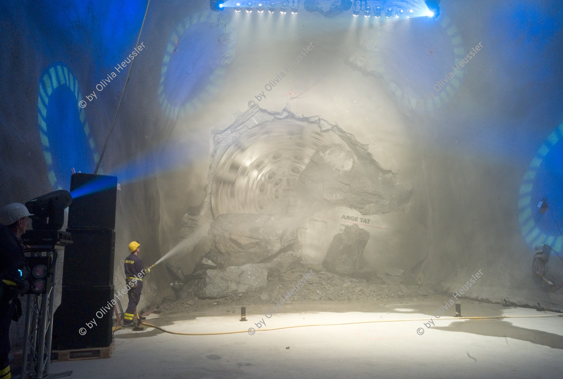 Image of sheet 20110323 photo 538: Miners celebrate after the tunnel drilling machine "Heidi" breaks through the last section of the Gotthard Base Tunnel West near Sedrun in the canton of Grisons, Switzerland, Wednesday, March 23, 2011.√
..Die Mineure feiern nach dem 2. Hauptdurchschlag im Gotthardbasistunnel in Sedrun, vor der Tunnelbohrmaschine "Heidi" Mittwoch, 23. Maerz 2011. Wie geplant sind am Mittwoch die letzten Meter Fels im Gotthard-Basistunnel durchstossen worden. Rund fuenf Monate nach dem Durchschlag der Ostroehre ist damit auch die Westroehre zwischen Erstfeld und Bodio auf der gesamten Laenge von 57 Kilometern ausgebrochen.