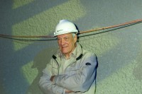 Image of sheet 20110323 photo 663: Engineer Giovanni Lombardi during machine "Heidi" breaks through the last section of the Gotthard Base Tunnel West near Sedrun in the canton of Grisons, Switzerland, Wednesday, March 23, 2011. 

Der Tessiner Ingenieur Giovanni Lombardi, (gilt als einer der renommiertesten Bauingenieure fuer Tunnels und Staudaemme und war schon in ueber 60 Laender taetig).
Während dem 2. Hauptdurchschlag im Gotthardbasistunnel in Sedrun, Mittwoch, 23. Maerz 2011. Wie geplant sind am Mittwoch die letzten Meter Fels im Gotthard-Basistunnel durchstossen worden. Rund fuenf Monate nach dem Durchschlag der Ostroehre ist damit auch die Westroehre zwischen Erstfeld und Bodio auf der gesamten Laenge von 57 Kilometern ausgebrochen. Kanton Graubünden √