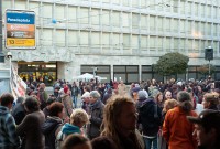 Image of sheet 20111022 photo 9: Aktivisten und Aktivistinnen der Bewegung Occupy Paradeplatz protestieren  auf dem Zuercher Paradeplatz