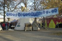 Image of sheet 20111109 photo 2: Die Zeltstadt "Occupy Paradeplatz", aufgenommen am Mittwoch, 9. November 2011 auf dem Lindenhof in Zuerich.