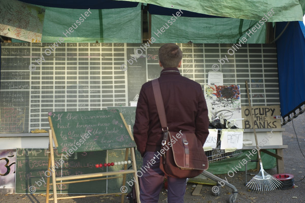 Image of sheet 20111109 photo 21: Die Zeltstadt "Occupy Paradeplatz", aufgenommen am Mittwoch, 9. November 2011 auf dem Lindenhof in Zuerich.