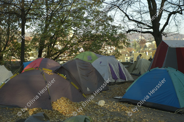 Image of sheet 20111109 photo 23: Die Zeltstadt "Occupy Paradeplatz", aufgenommen am Mittwoch, 9. November 2011 auf dem Lindenhof in Zuerich.