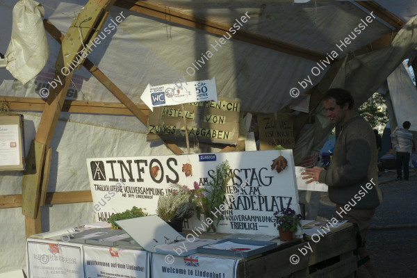 Image of sheet 20111109 photo 26: Die Zeltstadt "Occupy Paradeplatz", aufgenommen am Mittwoch, 9. November 2011 auf dem Lindenhof in Zuerich.