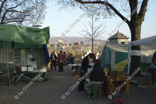 Image of sheet 20111109 photo 4: Die Zeltstadt "Occupy Paradeplatz", aufgenommen am Mittwoch, 9. November 2011 auf dem Lindenhof in Zuerich.