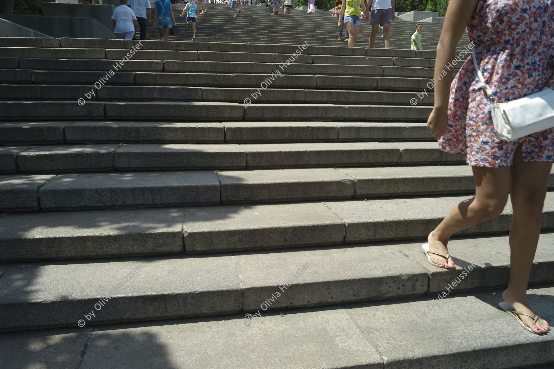 Image of sheet 20120701 photo 621: Menschen auf der Potiemkinschen Treppe in der ukrainischen Hafenstadt Odessa am Schwarzen Meer, 2012.