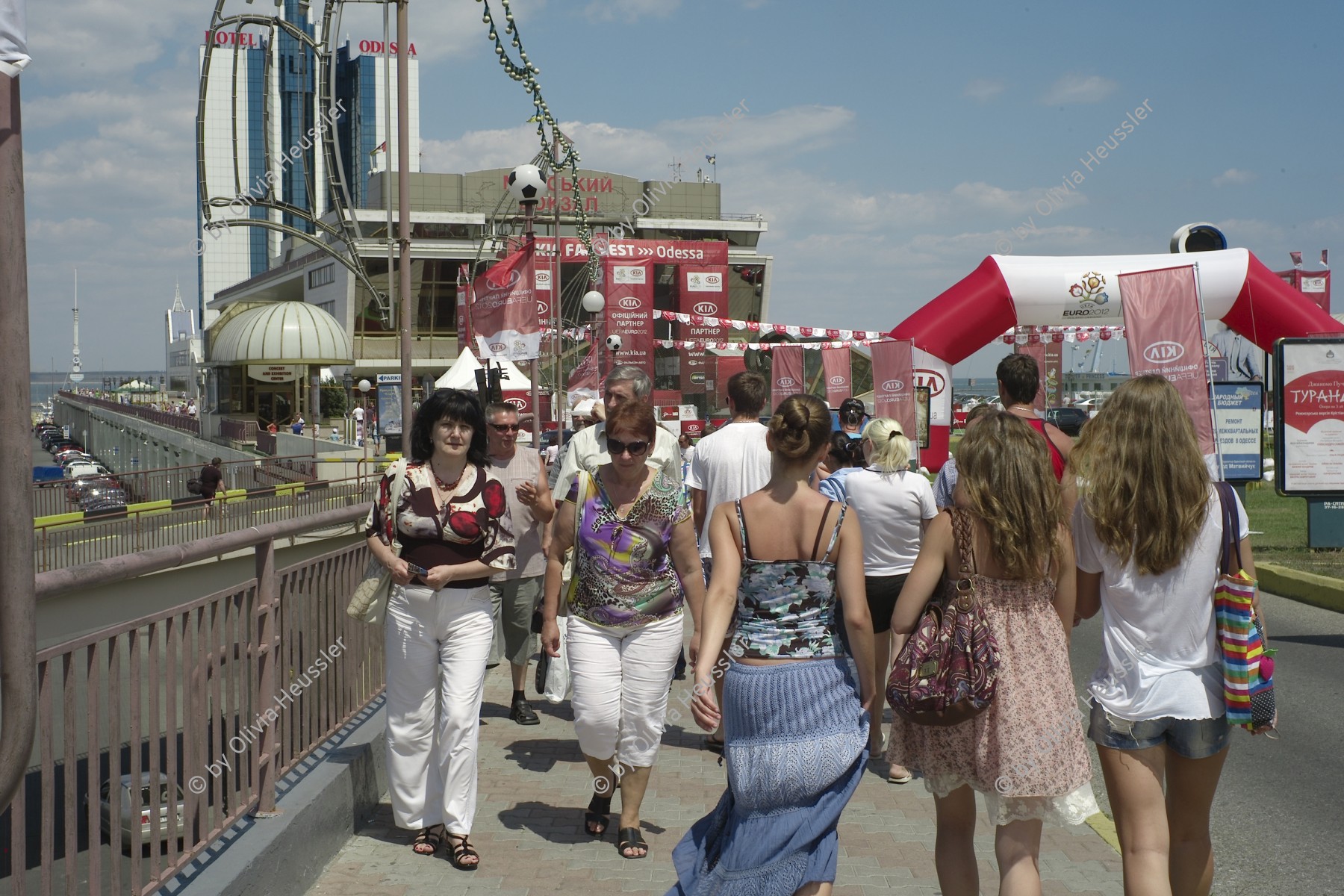 Image of sheet 20120701 photo 639: Menschen spazieren in der ukrainischen Hafenstadt Odessa am Schwarzen Meer, 2012.