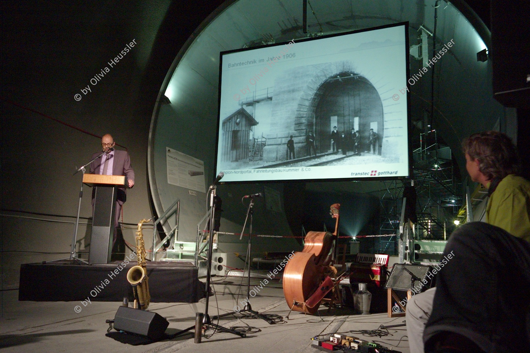 Image of sheet 20130612 photo 559: Buchvernissage Buchpräsentation Bahntechnik Gotthard Basistunnel: 
Damit die Züge fahren
Marco Hirzel Transtec Gotthard
Neat Gotthard
Kanton Uri Amsteg
© 2013, OLIVIA HEUSSLER/ www.clic.li