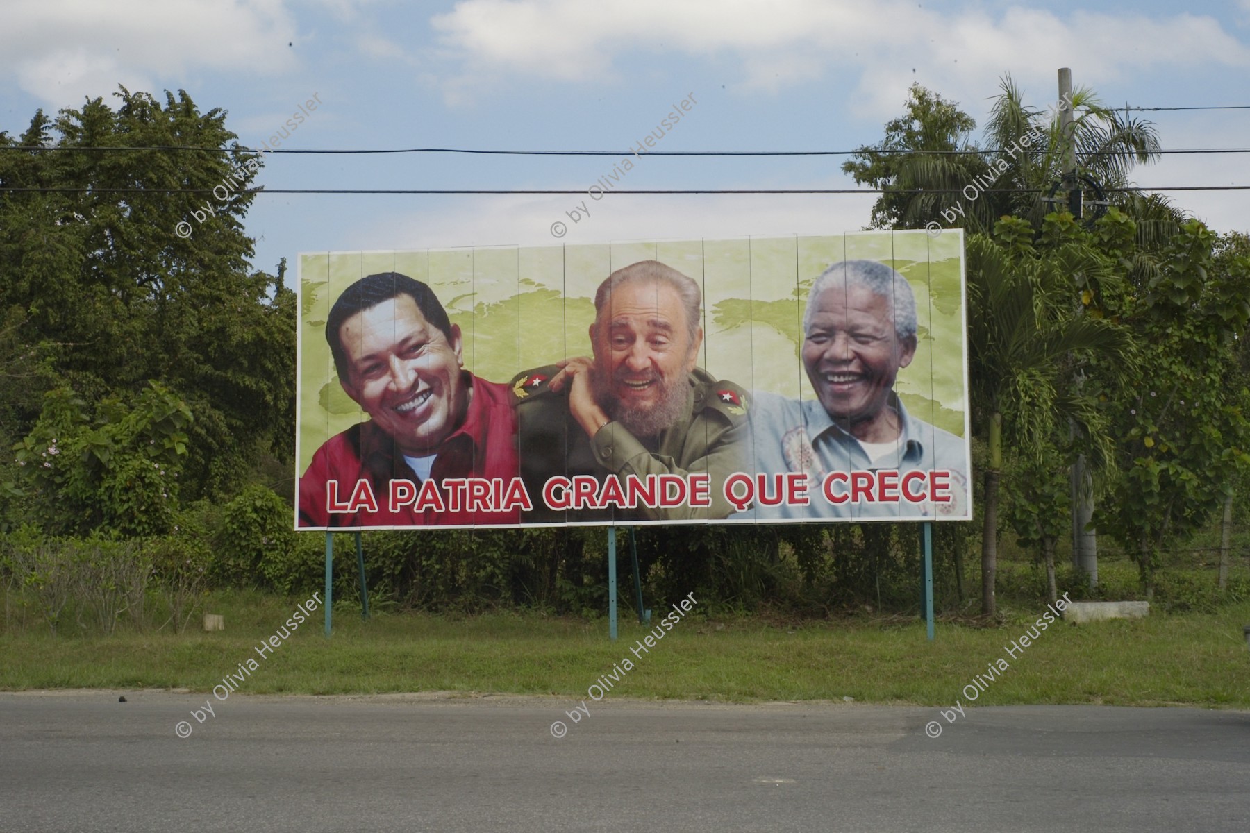 Image of sheet 20140214 photo 76: Plakat 
Poster zeigt v.l.n.r. Hugo Chavez, Fidel Castro und Nelson Mandela.
Kuba 2014