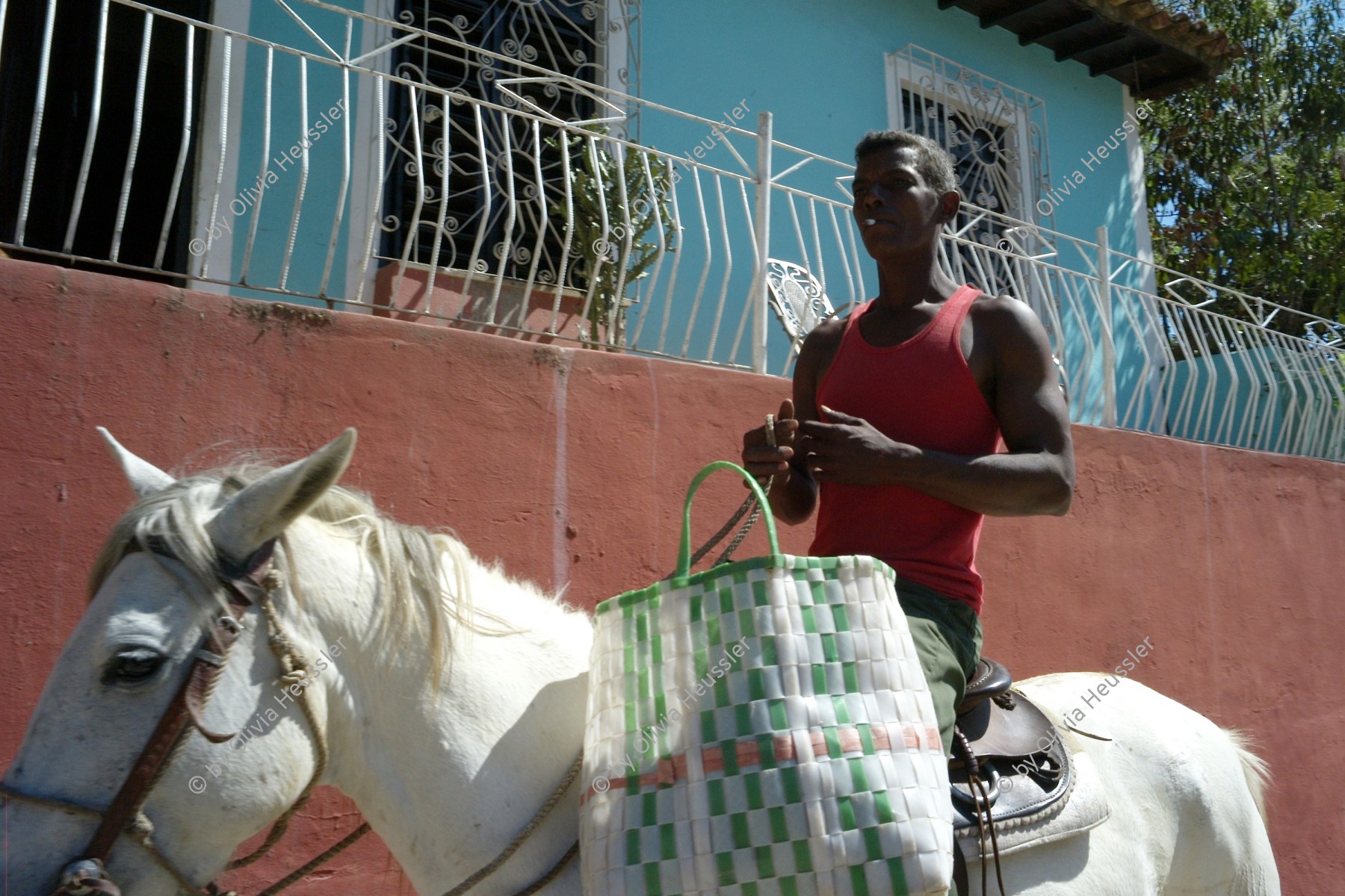 Image of sheet 20140215 photo 94: Ein Mann reitet auf einem weissen Pferd oder Maulesel und raucht eine Zigarette Trinidad cto. sur Kuba Cuba 2014