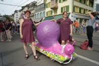 Image of sheet 20190614 photo 686: Die Gleichstellungsschnecke läuft schneller als die Gleichstellungspolitik, Frauenstreik, Zürich 2019.
Women strike Streik