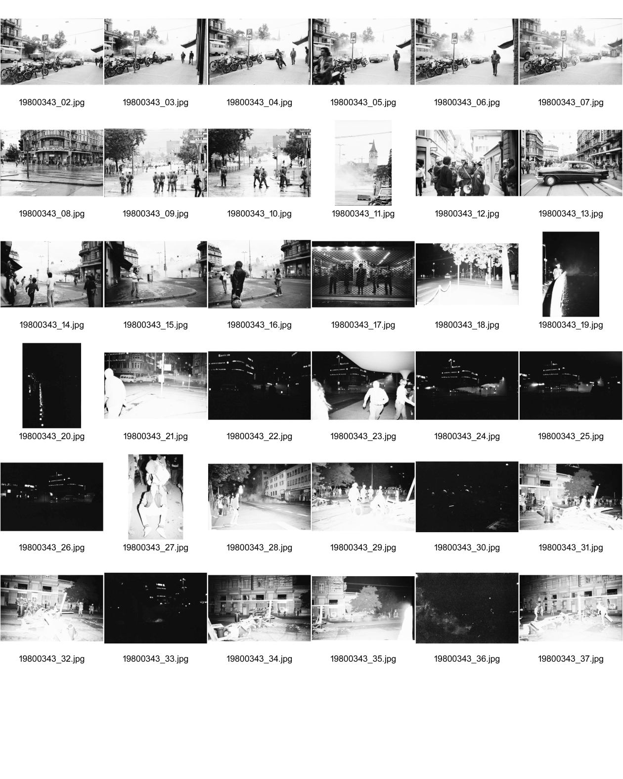 Image of sheet 19800343: Wohnungen der städtischen Siedlung Rebhügel werden am Vortag besetzt. Noch am selben Tag räumt die Polizei die Häuser. 
Am Bellevue dreht ein Wagen Auto vor einer Barrikade ab. Ausschreitungen mit Plünderungen, Sachbeschädigungen und einer Brandstiftung am 30. August im Raum Bellevue im Anschluss an eine unbewilligte Wohnungsnot Demonstration von rund 1000 Jugendlichen.
Nach Wohnungsnot Demonstration (137 Verhaftungen) am Bellevue mit Tränengas Einsatz. Verletzter. Barrikade. Gaffer hinter Kino Gitter. Auto als Barrikade? Junge mit FZC T-Shirt. Barrikade Nachtaufnahmen. vor dem Club Terrasse
Jugendbewegung Bewegig AJZ Zürcher Jugendunruhen Demonstrationen
Aus: Zürich, Sommer 1980