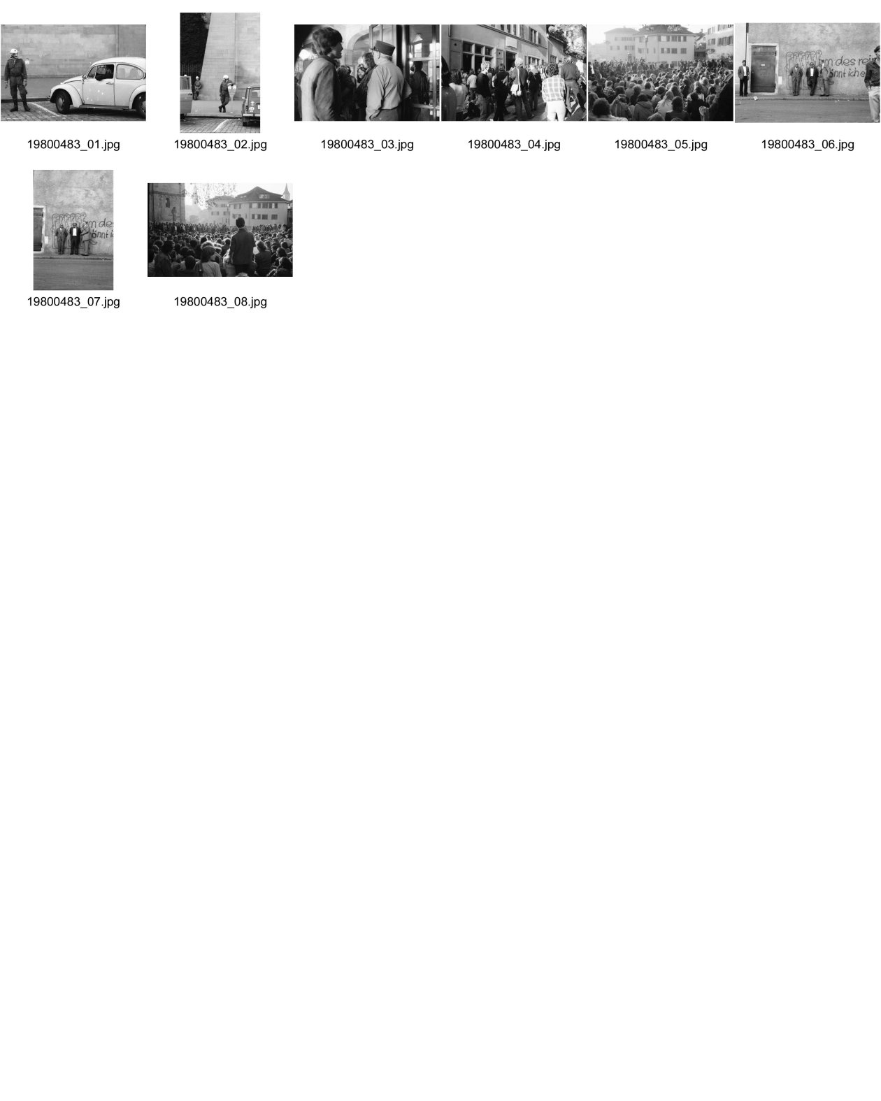 Image of sheet 19800483: Jugendbewegung Bewegig Zürich Zürcher Jugendbewegung 1980 80er 
VV Vollversammlung hinter dem Grossmünster Drei Männer als Gaffer beobachten in sicherer Distanz während Vollversammlung der Bewegten auf der Grossmünsterterasse. Zürich 05.10.80