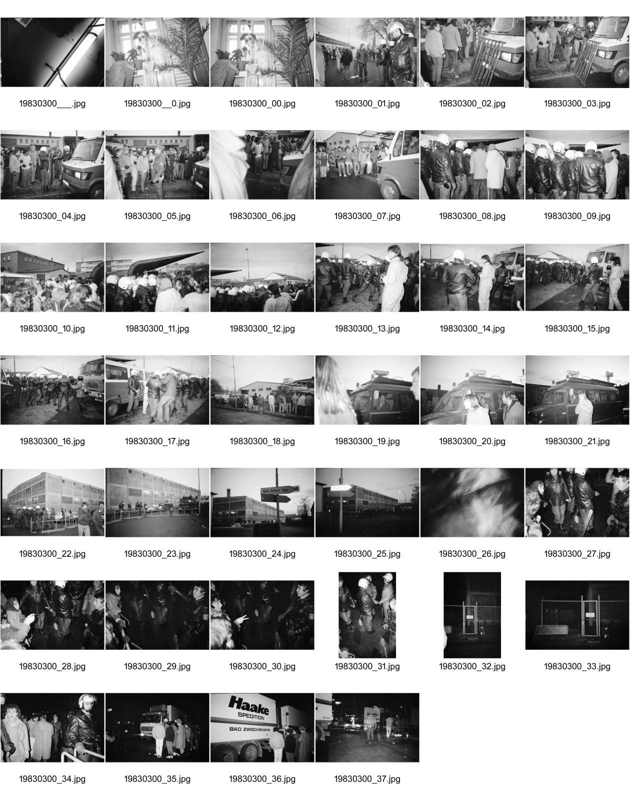 Image of sheet 19830300: In Frankfurt Hausen ist eine Blockade gegen die Mittelstreckenraketen Depot im Gang. Die Polizei greift ein. Nachts werden die von der US- Armee bewachten Raketen in Containern weggefahren. Im Convoi fährt ein Rolls Royce 
Käthe Kollwitz Haus Strassentafel Frankfurt a. Main. Germany Deutschland 1983
