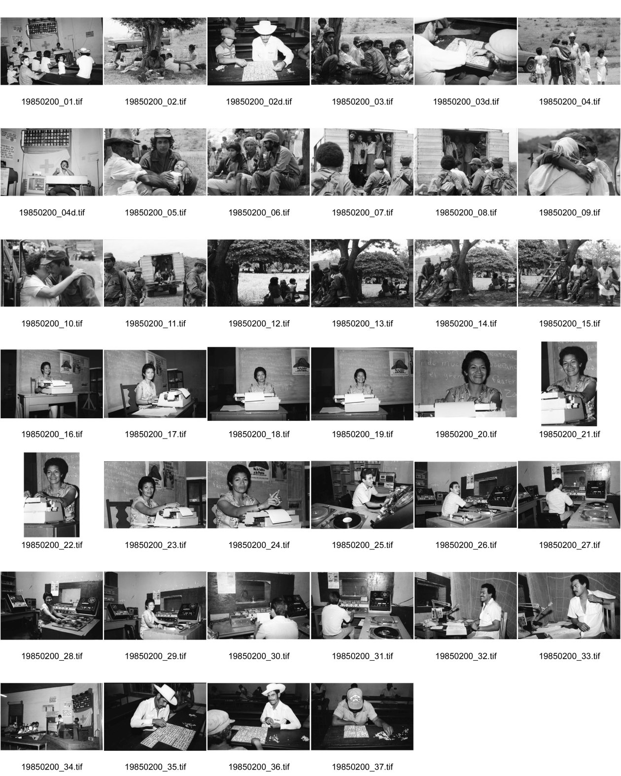 Image of sheet 19850200: Die Familien und Frauen von El Regadio, Esteli, besuchen ihre Soldaten kurz vor der Abfahrt an die Kriegs Front. Grossvater Sohn und Enkel. Abschiedszenen. Küsse. Eine Journalistin des Radio Liberacion. Im Studio des Radio. Ein Campesino beim Bingo spielen. Glücksspiel. Esteli Nueva Segovias Nicaragua 1985