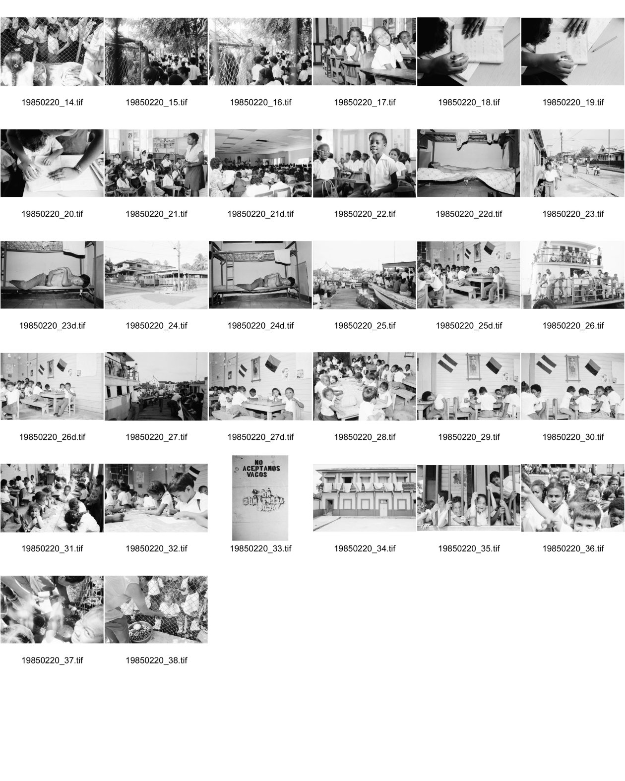 Image of sheet 19850220: Der Hafen von Bluefields ist am morgen überfüllt von Menschen die nach El Bluff arbeiten gehen. In einer Schulklasse. Die Kinder vorwiegend Schwarze, kriegen in der Pause Süssigkeiten. Gruppenbild mit Kinder. Die kleinen im Kindergarten werden von Augusto Cäsar Sandino gut von der Wand herab überwacht. Die meisten Familien sind irgendwie mit den Moravern, den Mähren, einer eher nordamerikanischer Sekte liiert. Das Kulturzentrum schützt sich mit einer Wandmalerei gegen Vaganten. Vagabunde Es steht: «No aceptamos Vagos» Unterricht im Schreiben. Erste Versuche mit Hilfe der Lehrerin.
Bluefields es un municipio de la Región Autónoma del Atlántico Sur, Nicaragua. Su cabecera municipal es Bluefields, que actualmente es sede administrativa del Gobierno Regional Autónoma del Atlántico Sur. Este municipio colinda al norte con el municipio de Kukra Hill, al sur con los municipios de San Juan del Norte y El Castillo, al este con el Mar Caribe y al oeste con los Municipios de Nueva Guinea y El Rama. RAAS 1985
Bluefields (or Blewfields) is the capital of the municipality of the same name, and of Región Autónoma del Atlántico Sur (R.A.A.S.) in Nicaragua. It was also capital of the former Zelaya Department, which was divided into North and South Atlantic Autonomous Regions. It is located on Bluefields Bay at the mouth of the Escondido River.