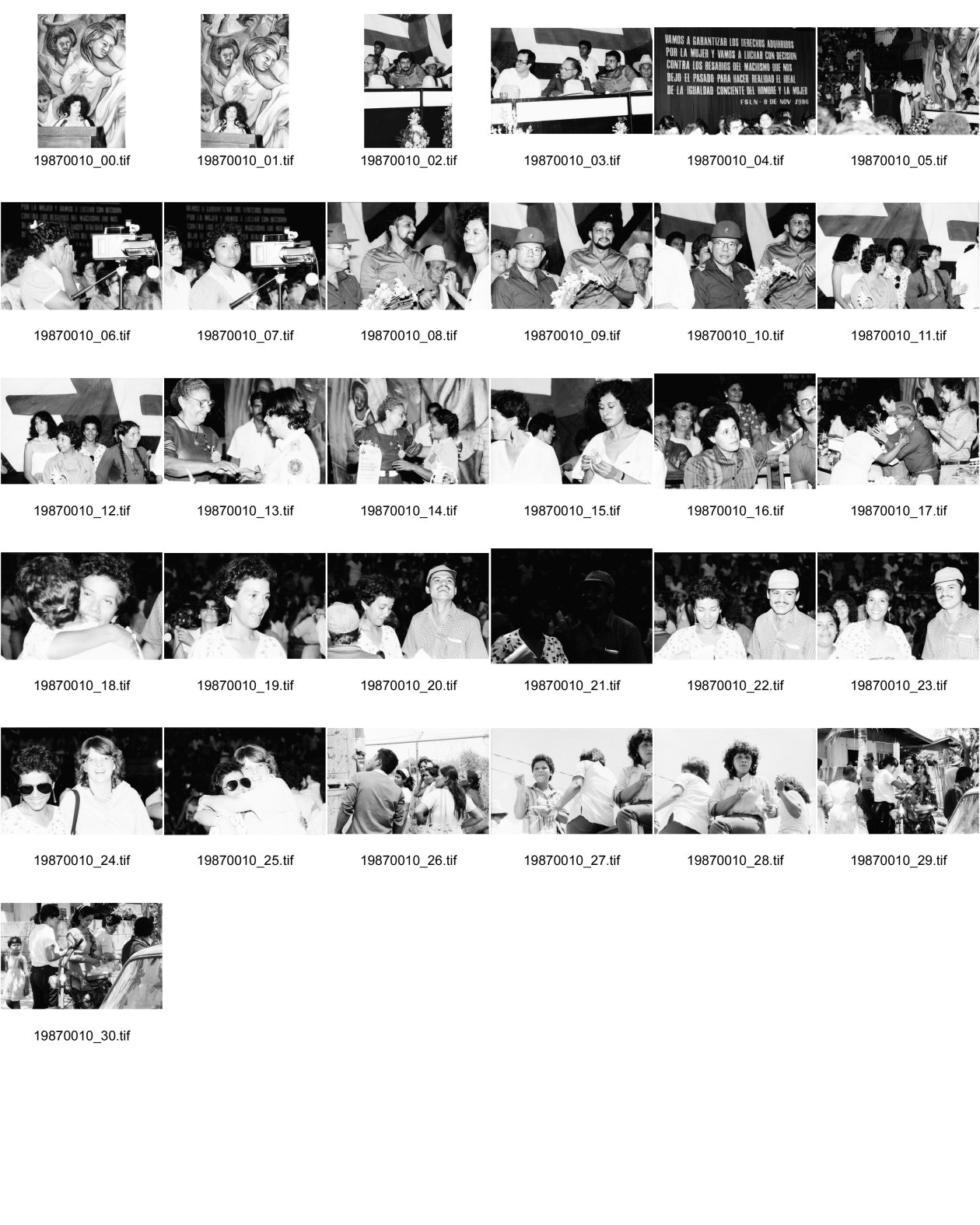 Image of sheet 19870010: Personen. Kommandant Tomas Borge Carrion, Bayardo Arce, Carlos Nunez Tellez, Edgardo Garcia (ATC) mit Eliette Heller 19 Doris Tijerino. Policia Sandinista, Dora Maria Tellez. Lea Guido nr. 1, li. albamara valdovino nr. 12, feiern am Fest Akt für den internationalen Frauentag. Nicaragua Tag der Frau Managua
8. März 1987