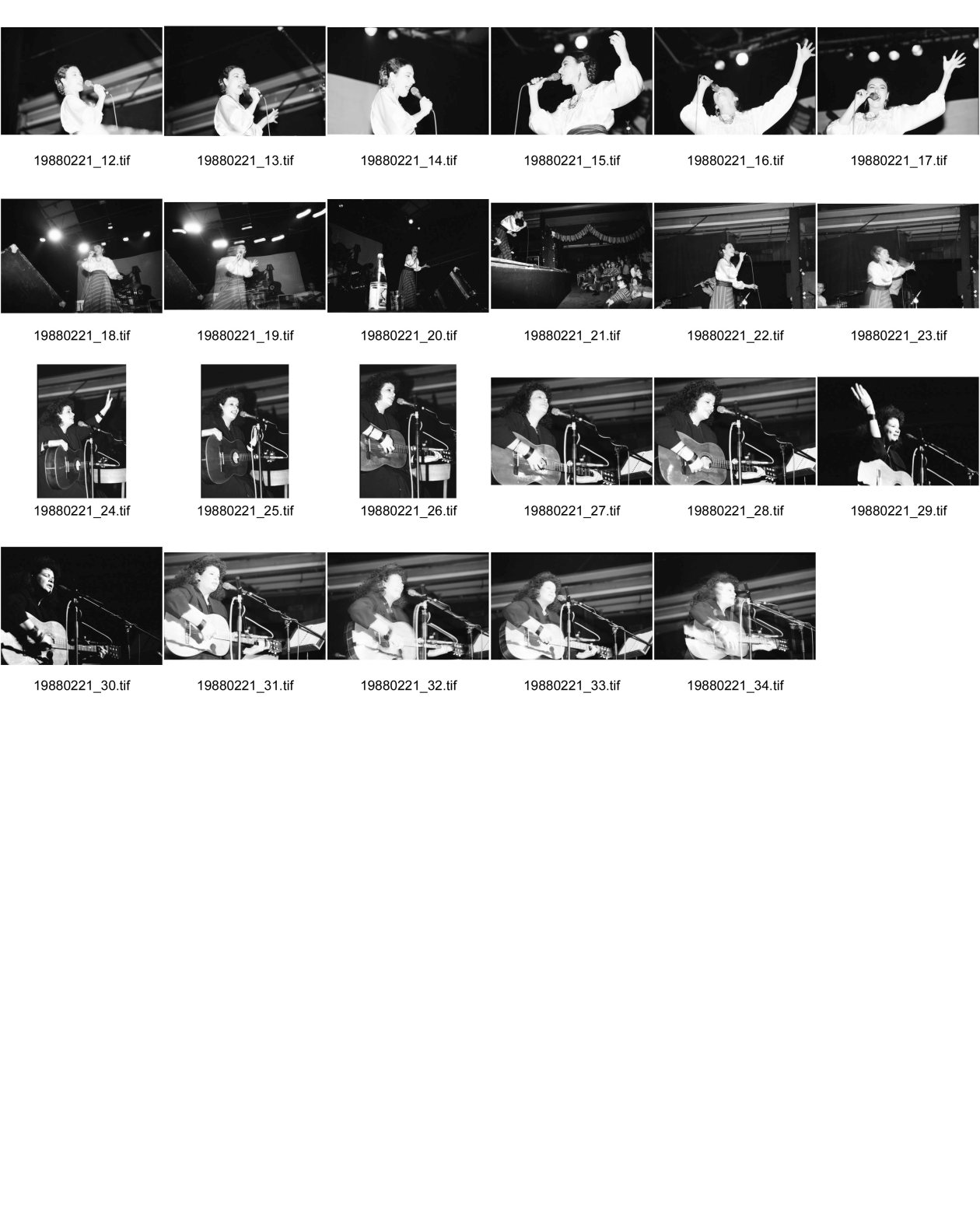 Image of sheet 19880221: Die Mexikanische Sängerin Amparo Ochoa singt in der Aktionshalle der Roten Fabrik in Zürich.
María Amparo Ochoa Castaños (* 29. September 1946 in Culiacán, Bundesstaat Sinaloa, Mexiko; † 8. Februar 1994) war eine mexikanische Sängerin.

Besser bekannt als Amparo Ochoa, gehörte sie zu einer Generation von Sängerinnen, die ihren Ursprung in den 1960er Jahren hatte, und sich von Anfang an als eine Vertreterin des sogenannten „Nuevo Canción“, des neuen politischen Liedes, verstand.
María Amparo Ochoa Castaños, (1946-1994) better known as Amparo Ochoa, was a Mexican singer-songwriter. She was one of several other Mexican artists emerging in the 1960's who belonged to a genre known as Nueva canción.

Musik Nicaragua Gesang Die nicaraguanische Sängerin Norma Elena Gadea singt. für WOZ.