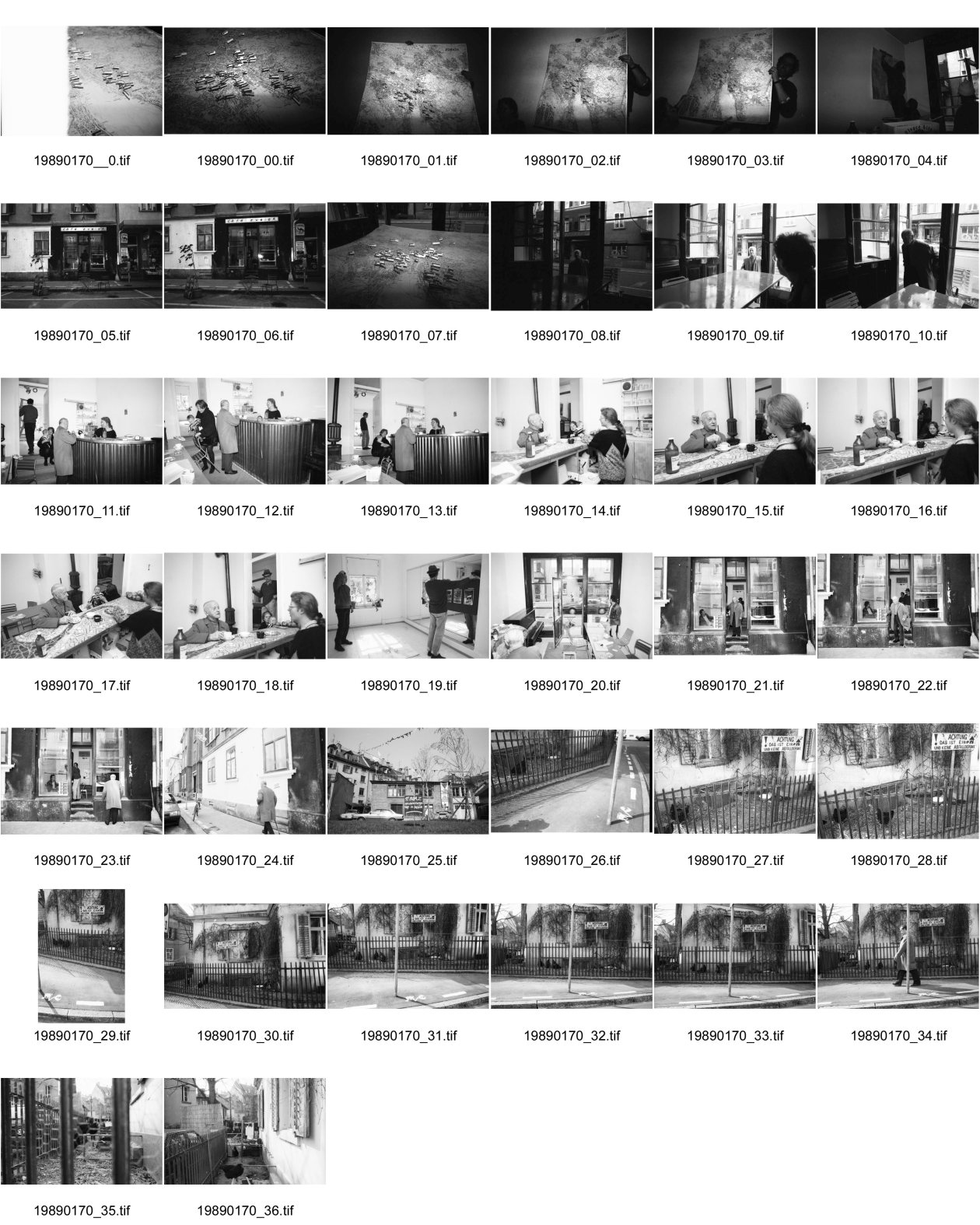 Image of sheet 19890170: An der Zweierstrasse gibt es für die BewohnerInne und Quartierbevölkerung ein Café. Auch eine Ausstellung gibt es. Der Garten beherbergt eigene Hühner. Hühnerhof Alter Mann Besucher Zürich 1989 Hausbesetzung Dreieck